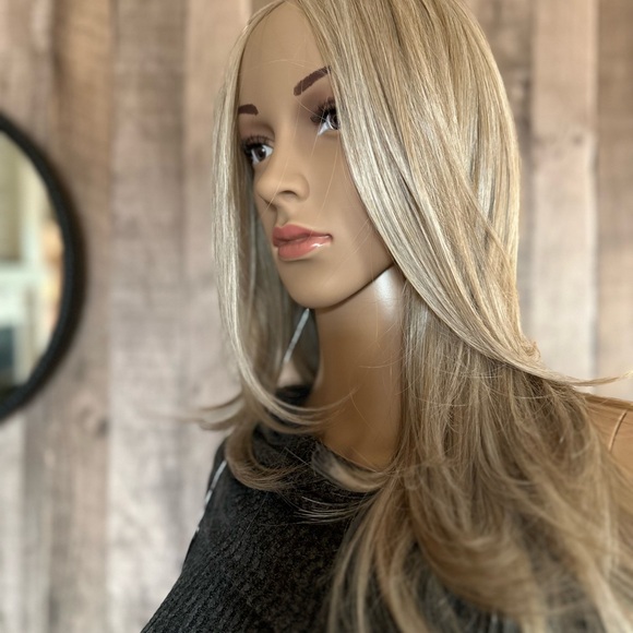 HairCube Classic Mixed Blonde 13x6 Free Parting Synthetic Wig - Timeless Beauty - Picture 3 of 13